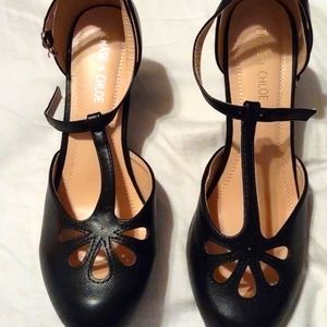 Chase and Chloe black t-strap teardrop cushioned sole 3 in heels. Size 10